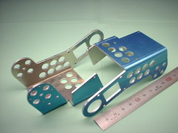 二足歩行ロボットパーツ（ロボットキット・部品） : 精密板金加工 A5052P アルミニウム合金 ｔ2.0 : 試作部品